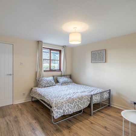 Modern Studio Flat In Wellington, Telford ウェリントン エクステリア 写真