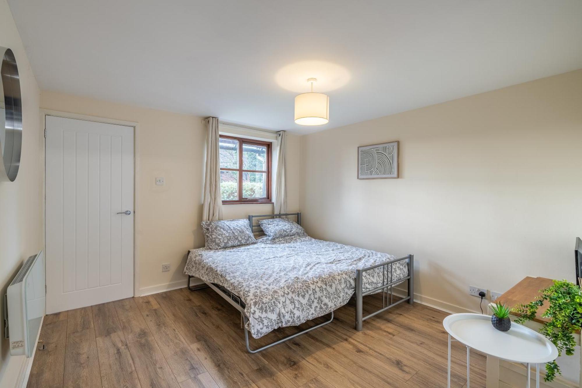 Modern Studio Flat In Wellington, Telford ウェリントン エクステリア 写真